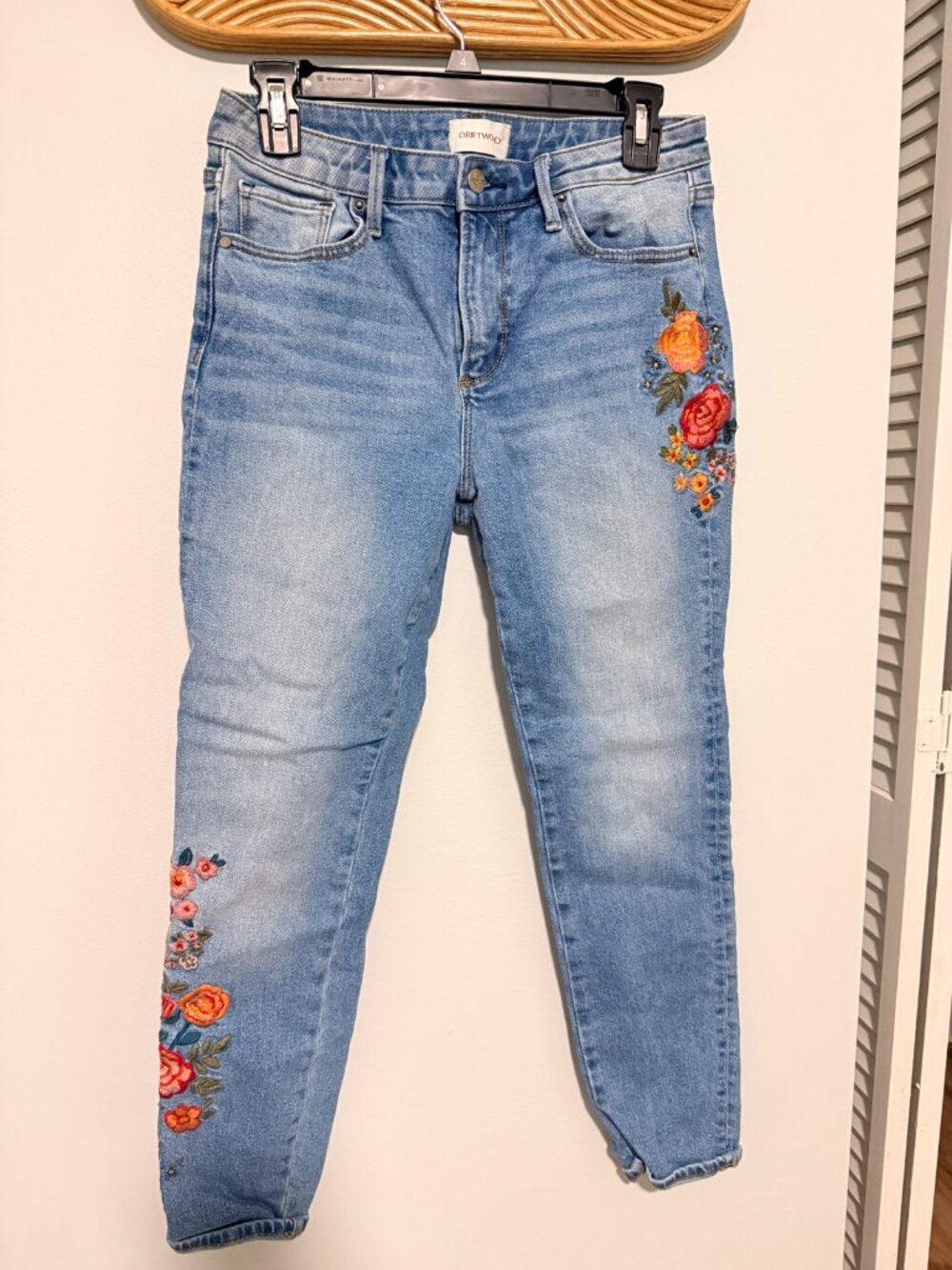 Driftwood Jackie High Rise Floral Embroidered Jeans W27 L27